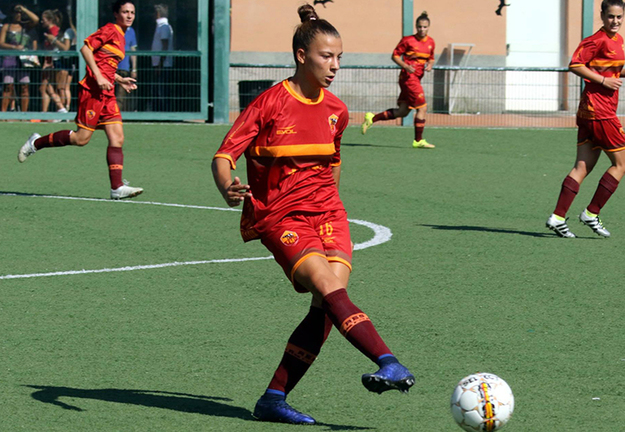 Arianna Caruso in campo con la maglia della Res (foto ©Facebook/Res Roma)