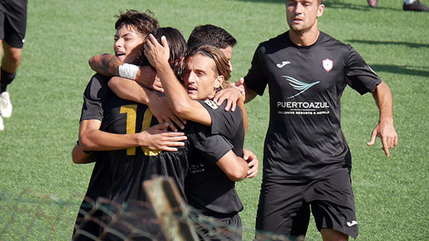 I festeggiamenti in seguito al goal di Fanasca contro il Lanusei ©Monterosi FC
