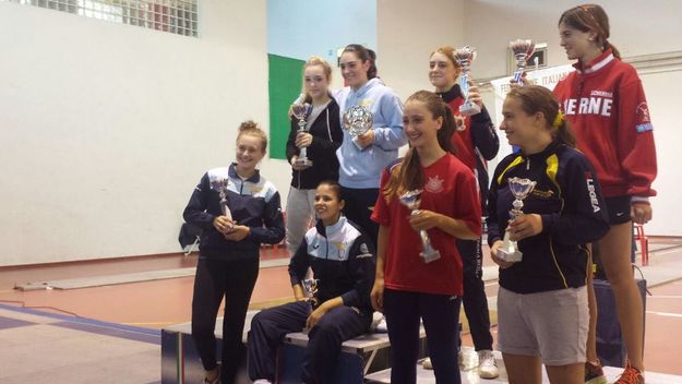 emorial Traversi Il podio bianco azzurro del fioretto femminile, con l&apos;oro di Flaminia Gambino