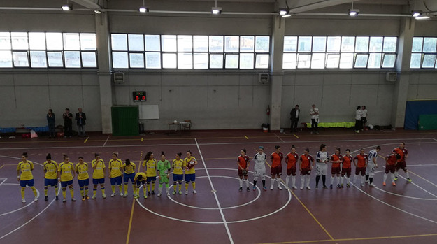 Le squadre a metà campo