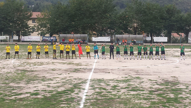 Le squadre a centrocampo