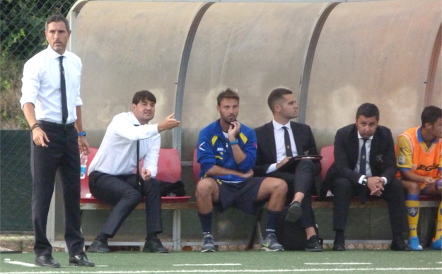 A sinistra, il tecnico Galluzzo (foto GazReg)