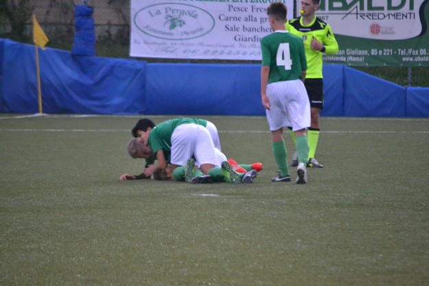 L&apos;esultanza del Castelverde dopo il gol con il Casilina