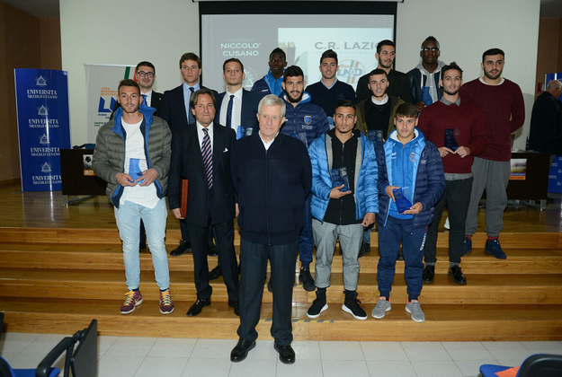 La squadra al completo, in testa il presidente del CR Lazio Melchorre Zarelli