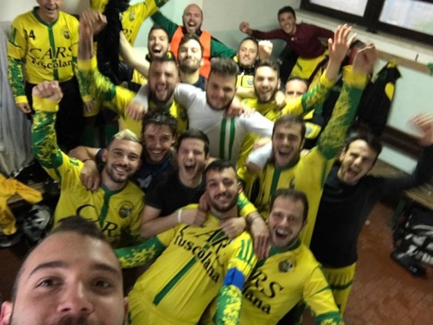 L&apos;esultanza gialloverde a fine gara (foto Facebook)