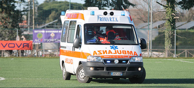 Ambulanza  in campo