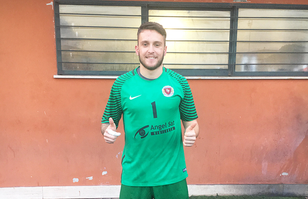 Mattatore. Matteo Santi festeggia al termine del match ©Gaz Reg