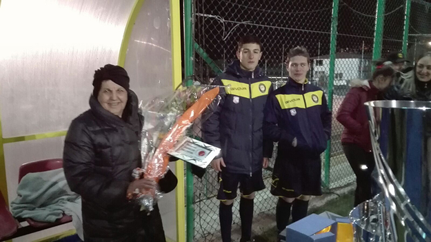 La signora Valentini con capitano e vice del Borussia
