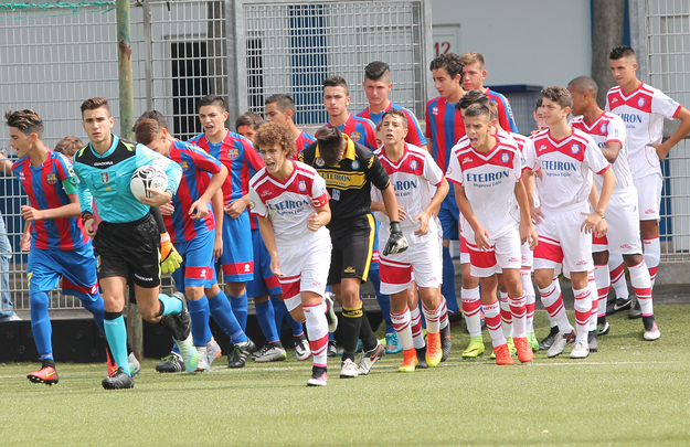 L&apos;ingresso in campo all&apos;andata ©De Cesaris