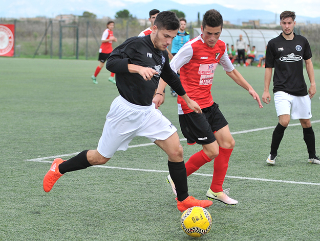 Kick Off (©De Cesaris)
