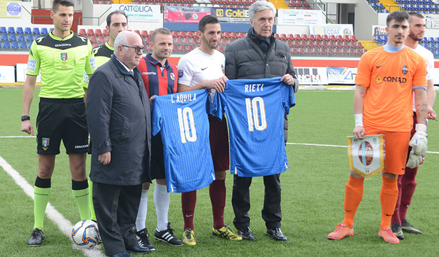 Tavecchio e Sibilia prima del calcio d&apos;inizio
