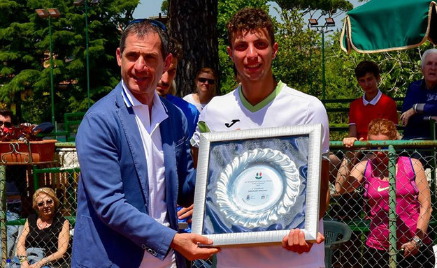 Premiazione Gianluca Di Nicola