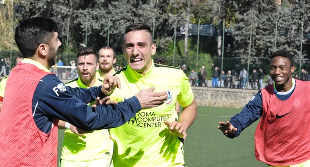 L&apos;esultanza dopo il gol di Teti (foto Piccirilli)