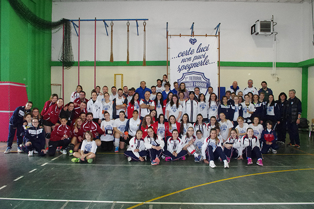 Foto di gruppo per le squadre che hanno partecipato