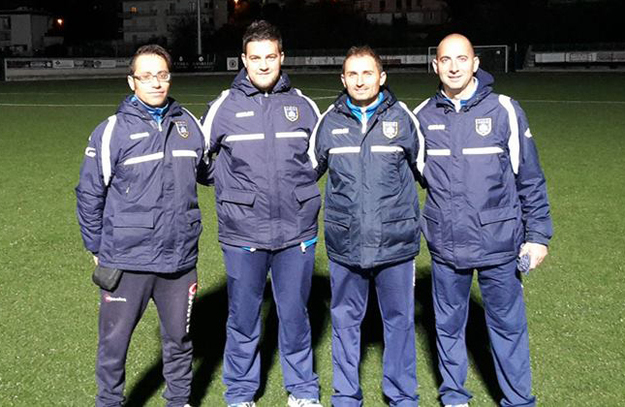 Montemitoli, il secondo da destra, con il suo staff
