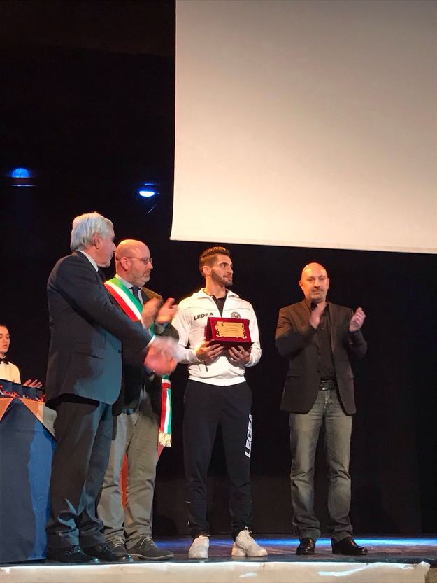 Lucaroni durante la premiazione