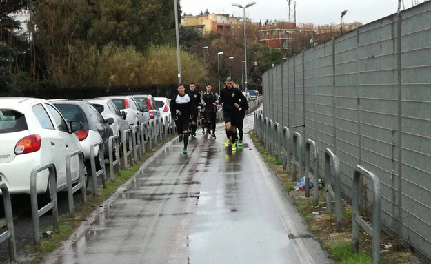 L&apos;Atletico Torrenova durante il &quot;riscaldamento&quot; 