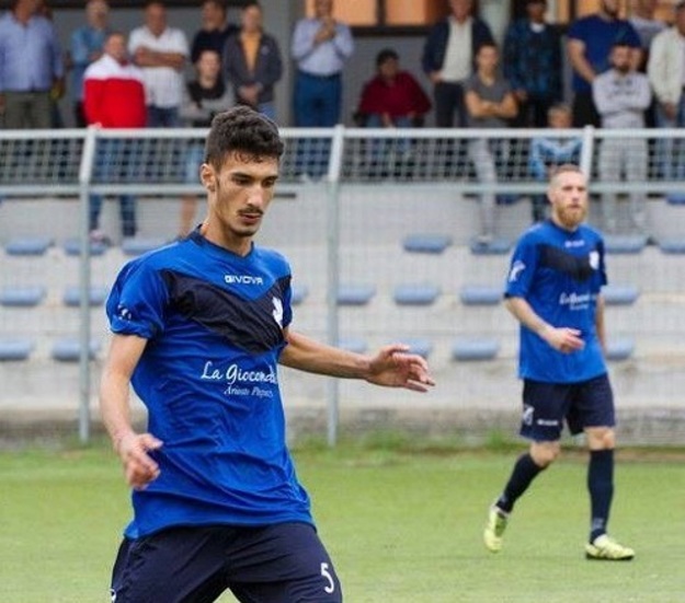 Cornacchia, il difensore/goleador della Cavese (©Camilloni)
