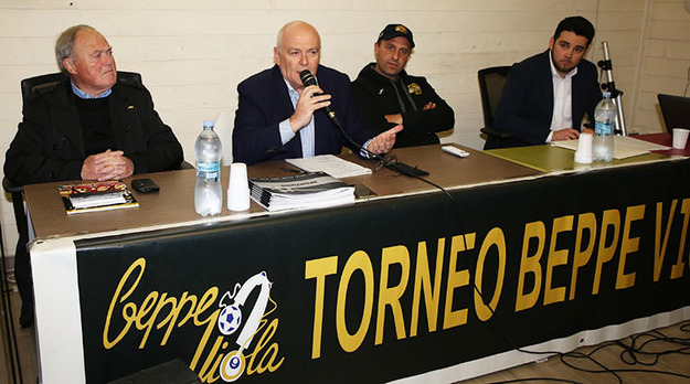 Il tavolo della presentazione