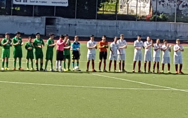 Le due squadre al fischio d&apos;inizio