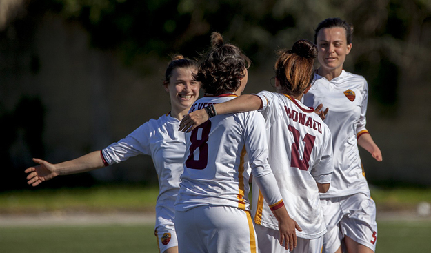 Esulta la Roma Calcio Femminile