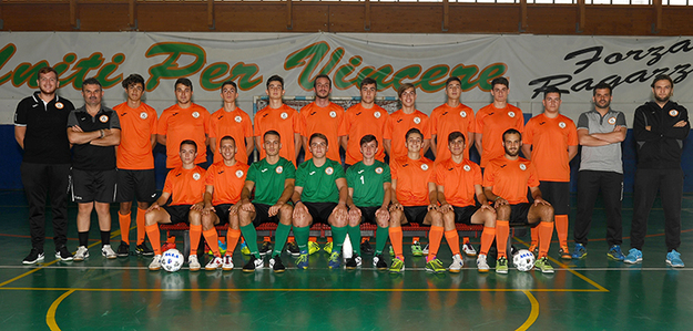 Il gruppo Under 21 della Futsal Isola al completo