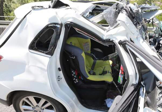 La macchina dopo l&apos;incidente