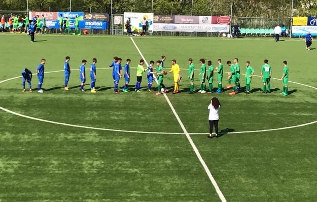 Il saluto delle due squadre Gazzetta Regionale 