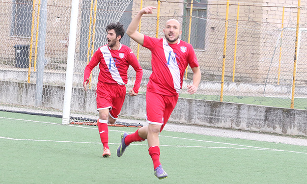 Diego Tornatore dopo il gol con il CreCas (@Lori)