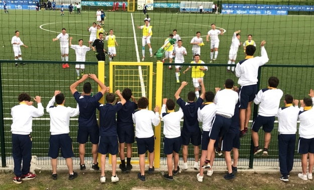 Cr Lazio, l&apos;esultanza finale della Juniores sotto la &quot;curva&quot; dei Giovanissimi ©Gazzetta Regionale