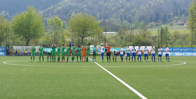 Le due squadre in campo prima del fischio d&apos;inizio ©GazReg