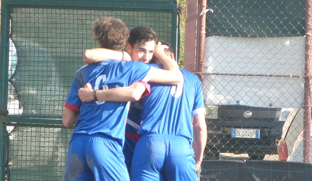 L&apos;esultanza dei rossoblu dopo il successo per 6-0 in casa dell&apos;Atletico Acilia ©Gazzetta Regionale