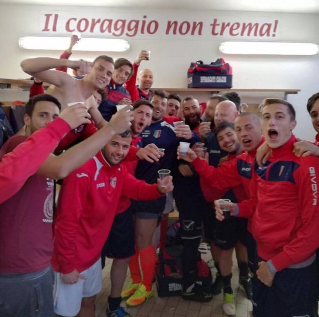 Brinda il Frascati (foto Facebook)