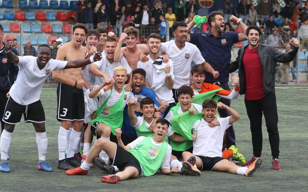 La Vigor Perconti di Luigi Miccio esulta a fine partita FOTO LORI