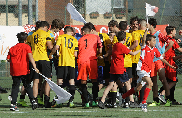 Atletico Vescovio, la festa della Juniores insieme ai bambini della scuola calcio ©Alex Tucci