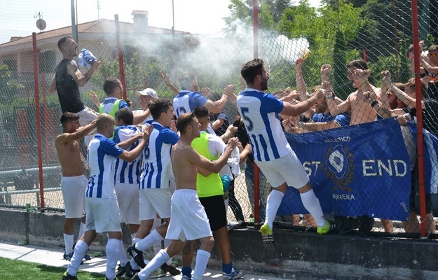 Festeggia l&apos;Atletico Morena