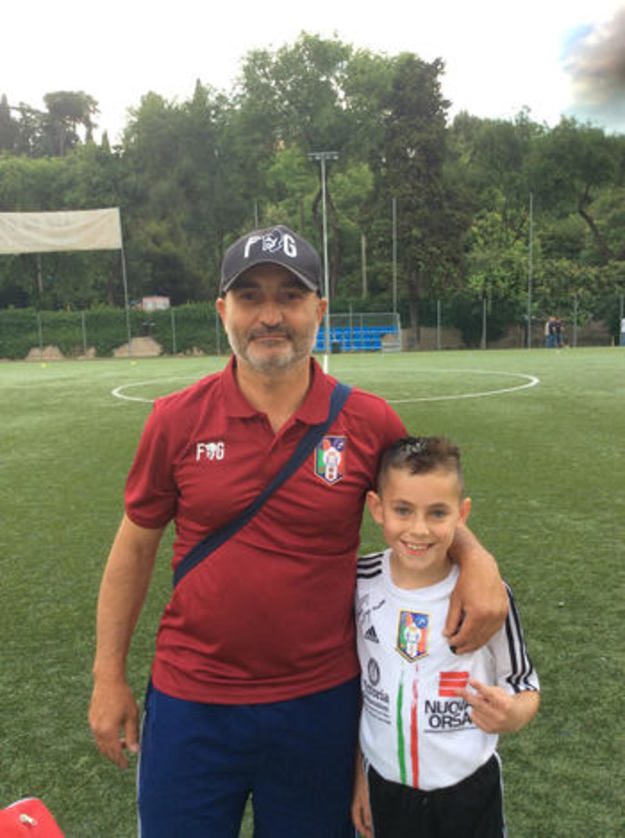 Mister Frioli con uno dei suoi ragazzi @GazReg