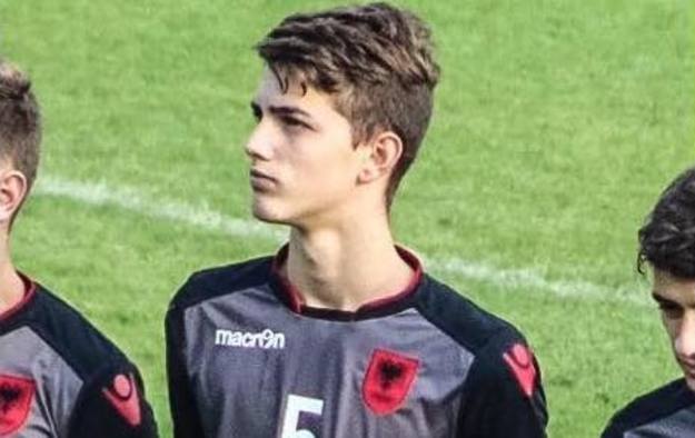 Kalaj con la maglia dell&apos;Albania