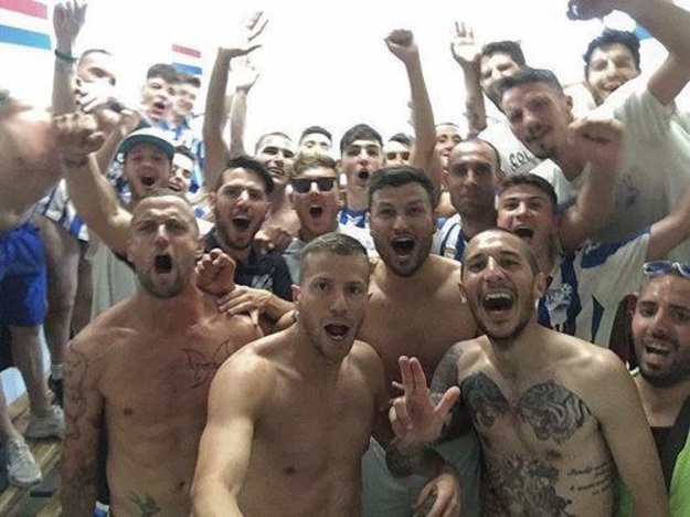 Il selfie della Cavese a fine partita (foto Facebook)