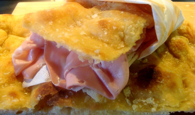 Pizz fritt e mortadella