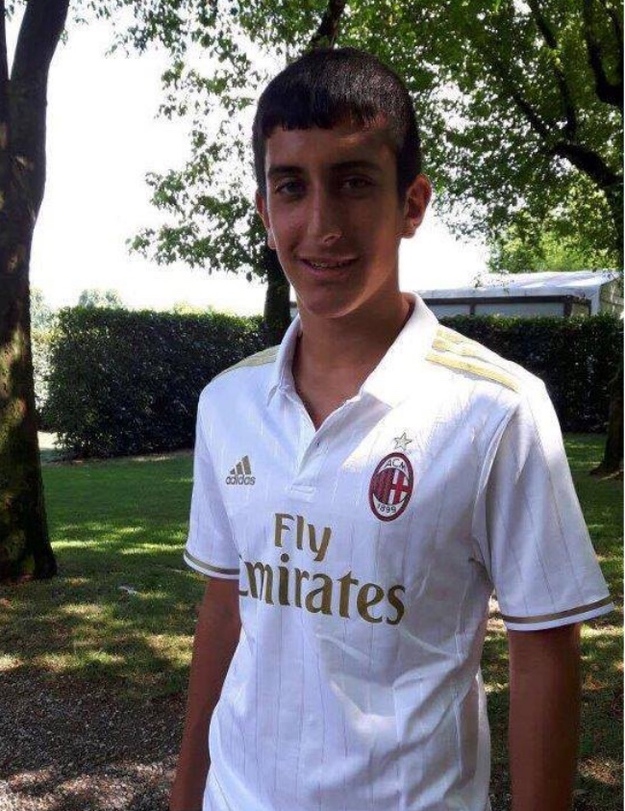 Grifone, bomber Coccia con la maglia del Milan ©Facebook/GrifoneMonteverde