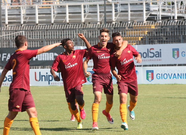 La festa della Roma al Benelli dopo il 2-0 (©De Cesaris)
