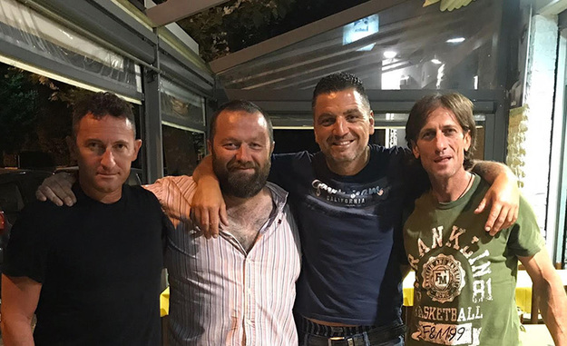 Il presidente Munaretto insieme allo staff tecnico