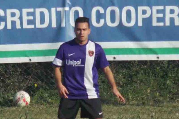 Bornivelli con la maglia del Futbol ©Posi