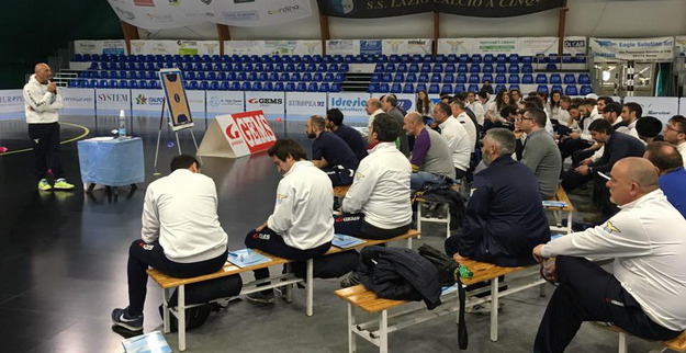 Fabio Cecchini nel corso di uno dei Clinic organizzati dalla Lazio