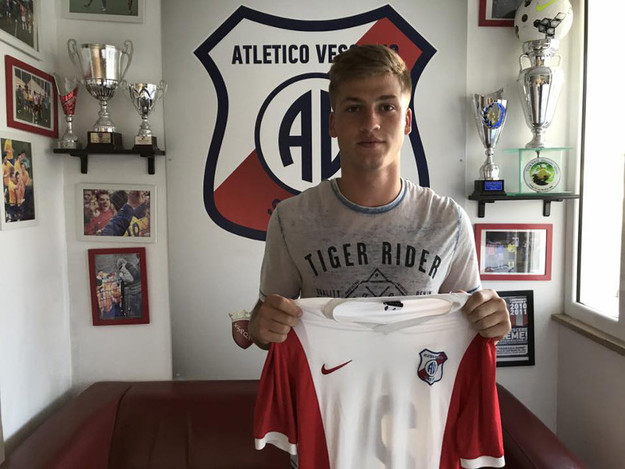 Mazzoli con la maglia del Vescovio (©Facebook)