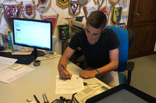Battistelli firma per la Lazio ©GazReg