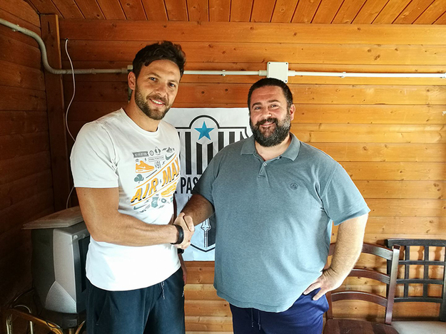 Stretta di mano tra Mechelli ed il presidente