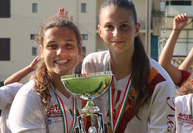 A sinistra, Valentina Simeone