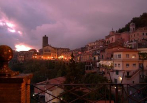 Nemi con la fiaccolata